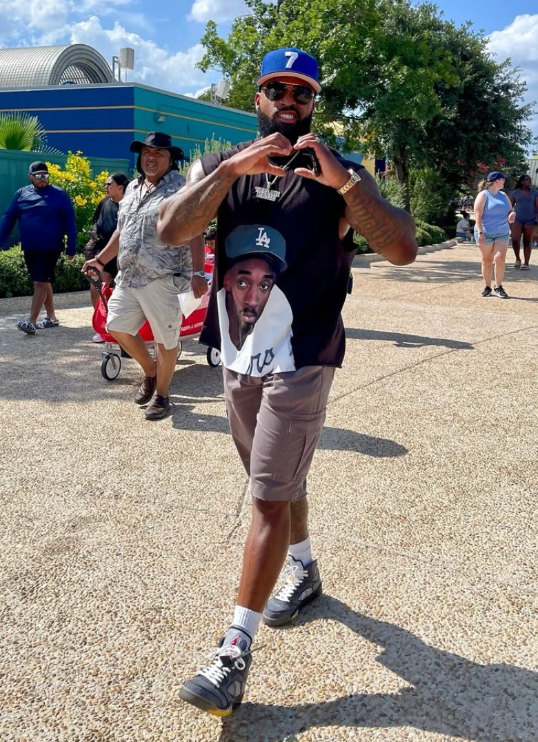 24 Dodgers 'Bean' Kobe Black Cut-Off T-Shirt - Image 5