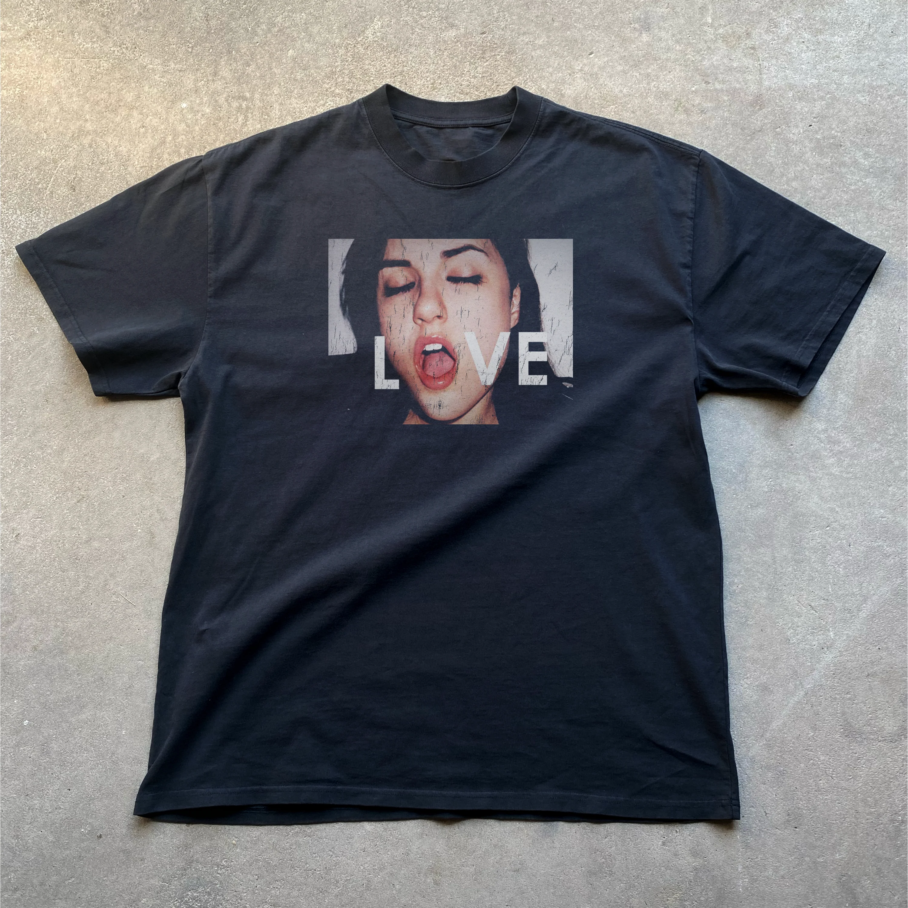 Love Heavyweight Black T-Shirt - Image 3