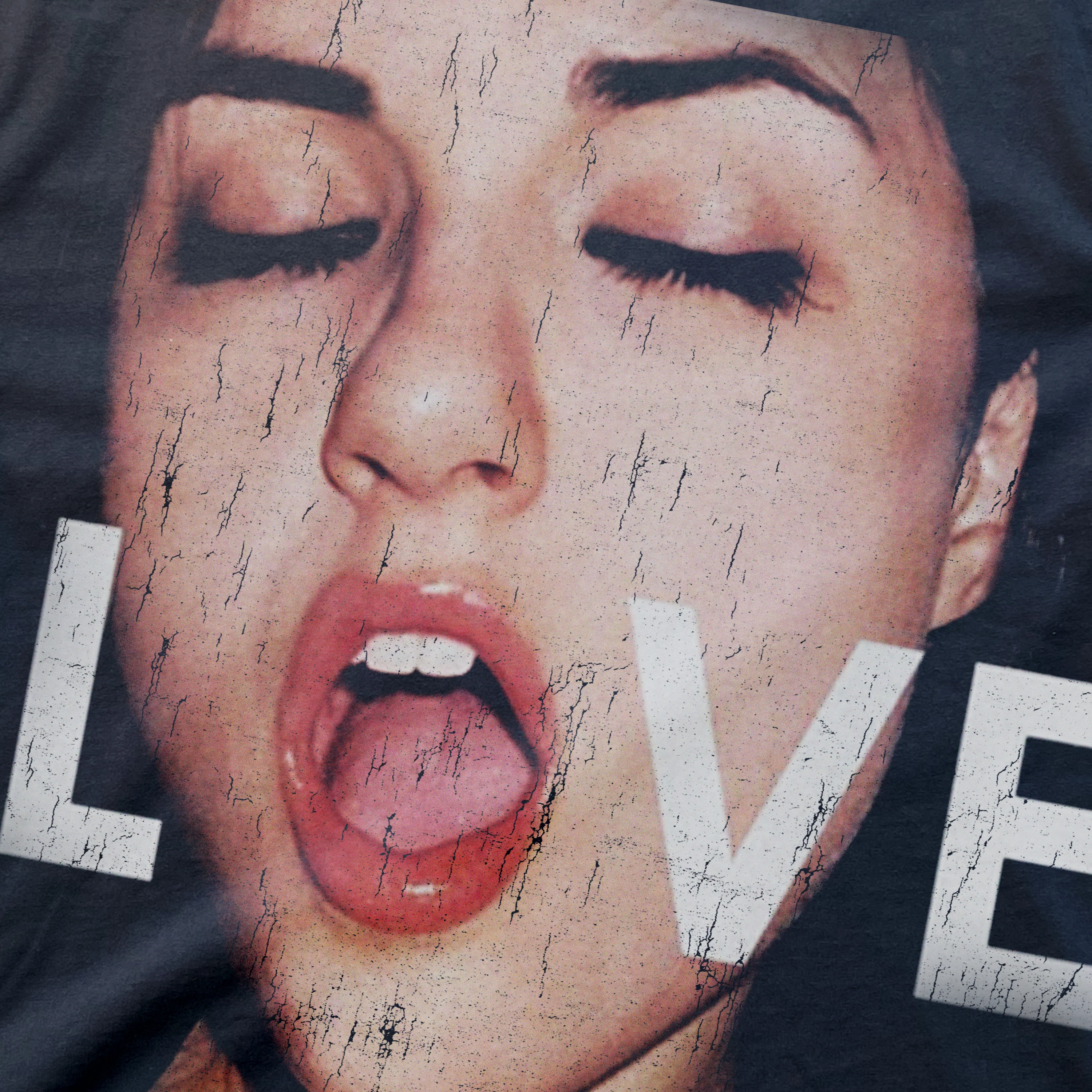 Love Heavyweight Black T-Shirt - Image 4